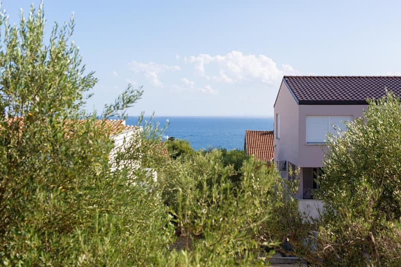 Sea view, large apartment